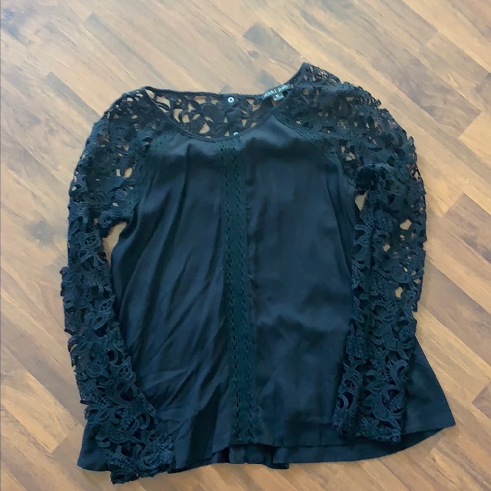 Lace sleeved blouse